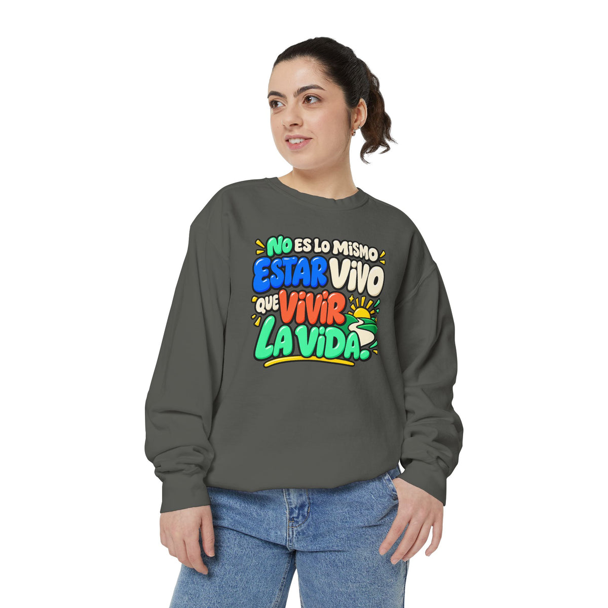 No Es Lo Mismo Estar Vivo Que Vivir la Vida Sweatshirt | Spanish Inspirational Crewneck 🌅✨