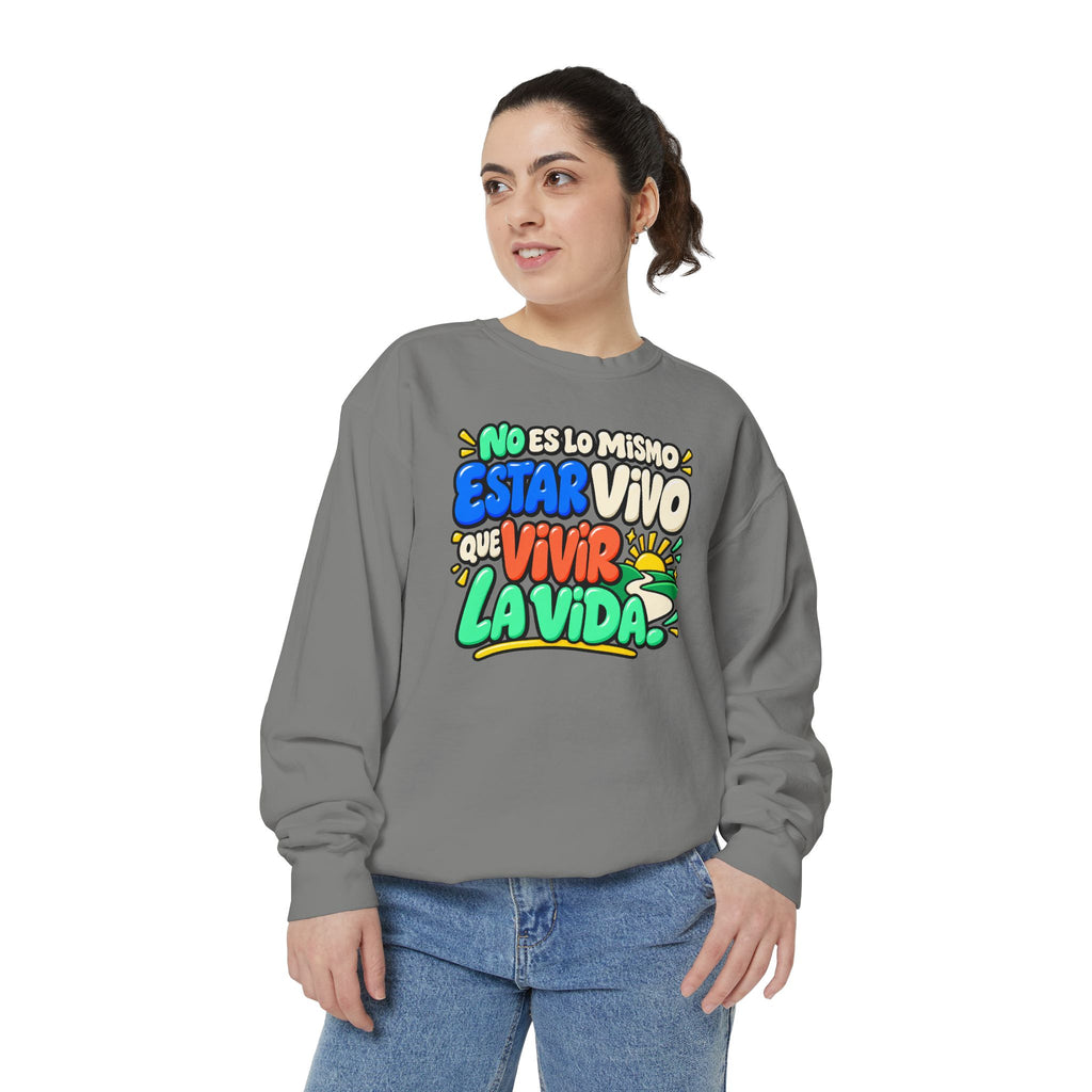 No Es Lo Mismo Estar Vivo Que Vivir la Vida Sweatshirt | Spanish Inspirational Crewneck 🌅✨