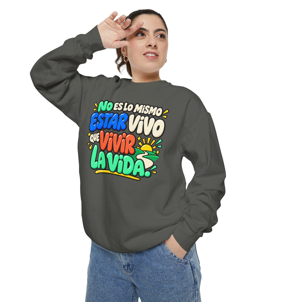 No Es Lo Mismo Estar Vivo Que Vivir la Vida Sweatshirt | Spanish Inspirational Crewneck 🌅✨