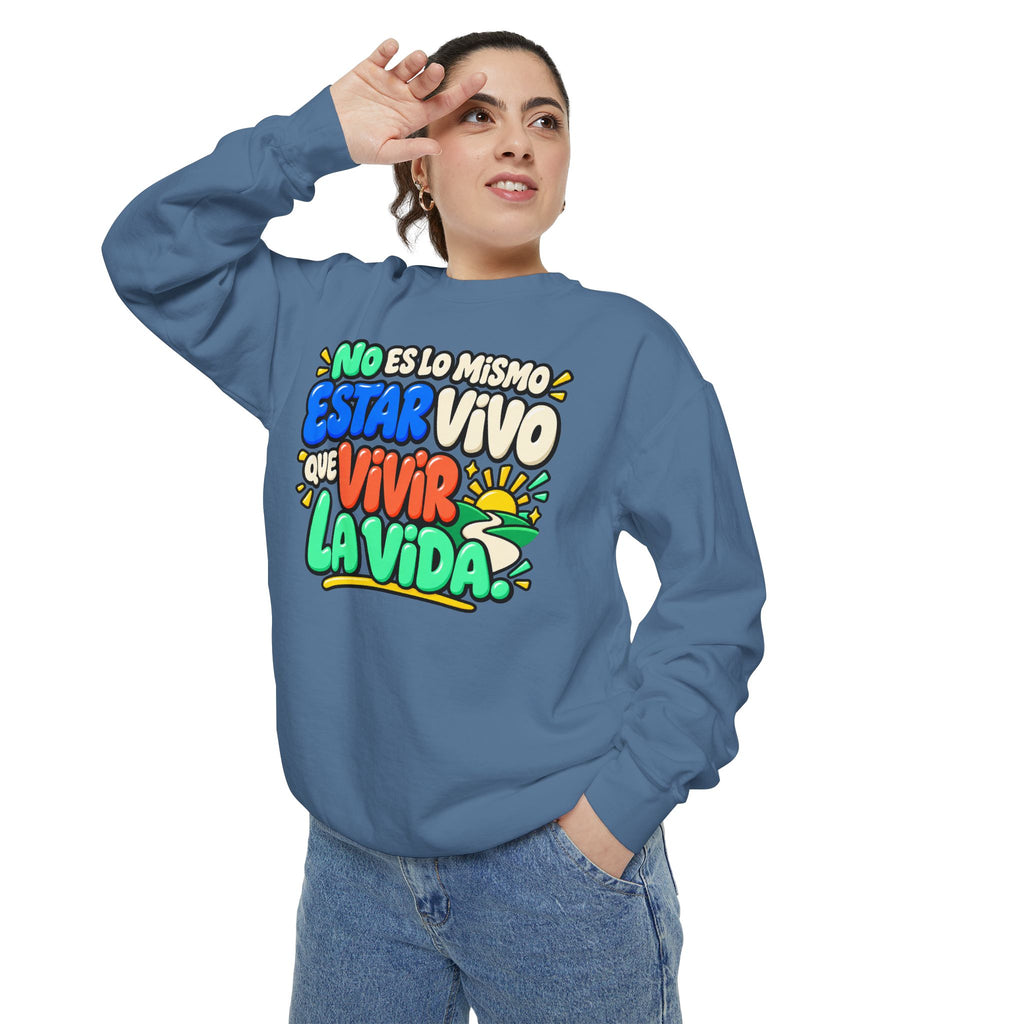 No Es Lo Mismo Estar Vivo Que Vivir la Vida Sweatshirt | Spanish Inspirational Crewneck 🌅✨